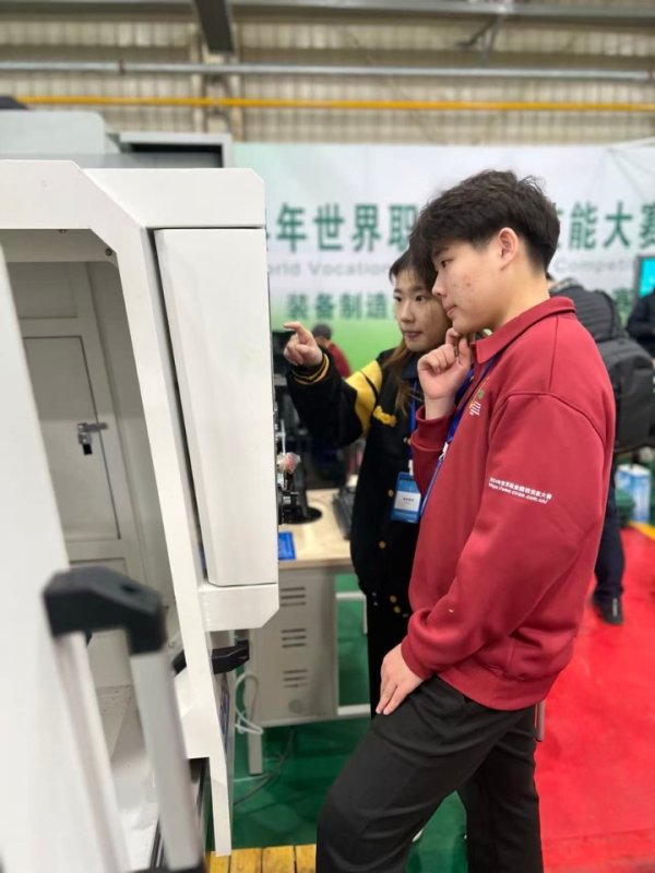 配资机构网 中职生技能大赛夺冠获央企直聘，18岁少年有望月薪过万